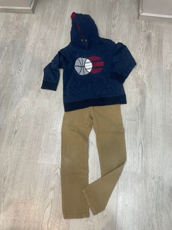 Habits garçon taille 8 ans en très bon état.