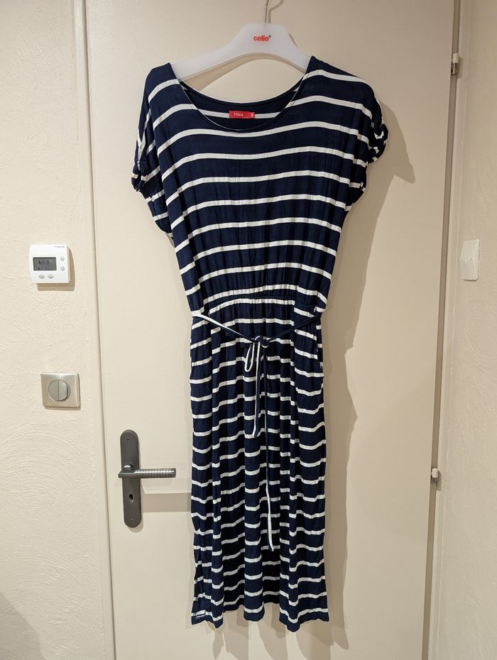 Robe tee shirt bleu marine et blanc
