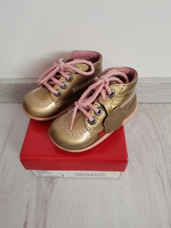 Chaussure Kickers or et Rose taille 21