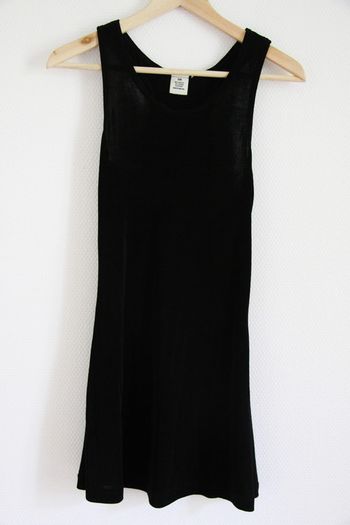 Vintage Made in England très jolie robe noire courte en acétate / lycra