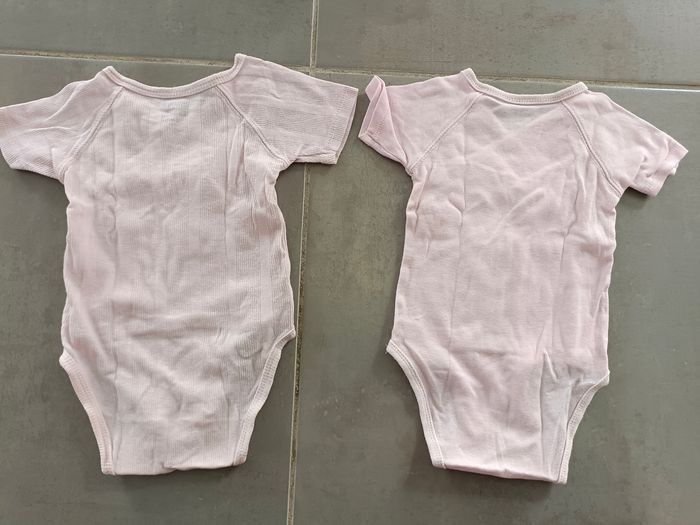 Lot de 2 bodies en 9 mois fille faciles à mettre - photo numéro 2