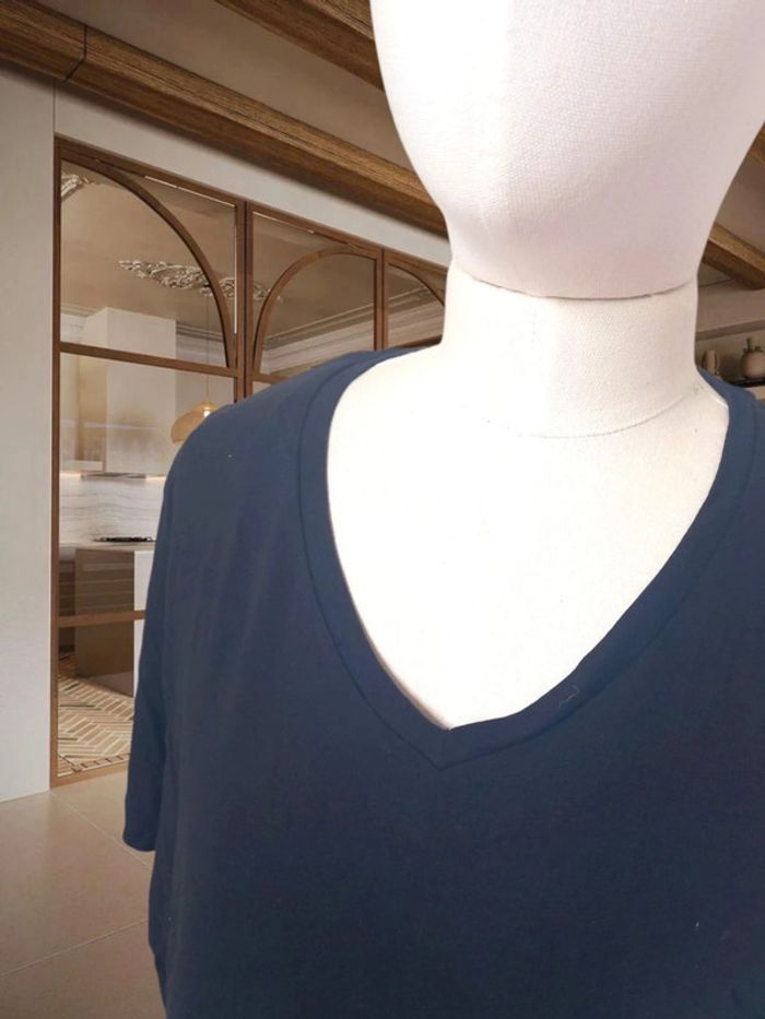 🇫🇷 T-shirt col V bleu marine – Gémo – Taille L – Très bon état - photo numéro 2