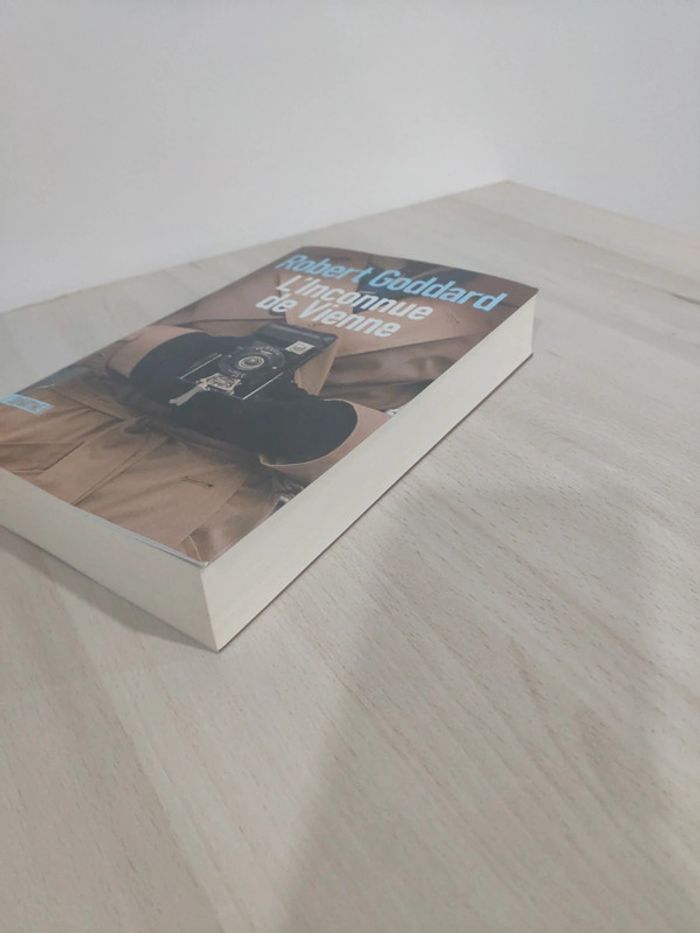 Livre grand format L'inconnue de Vienne Goddard - photo numéro 3