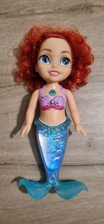 Poupée chantante Ariel la petite sirène