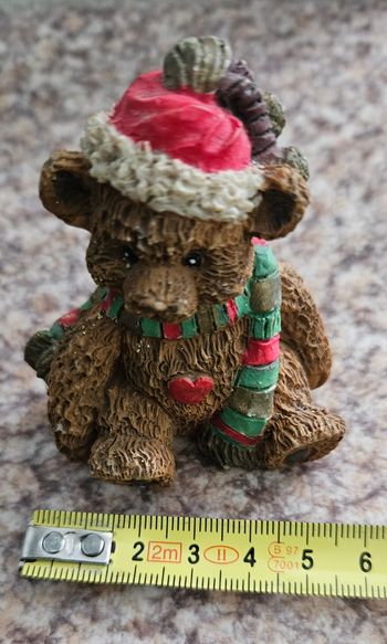 Bibelot ours tenue de Noël