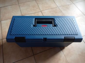 Grande caisse à outils "Rubbermaid"