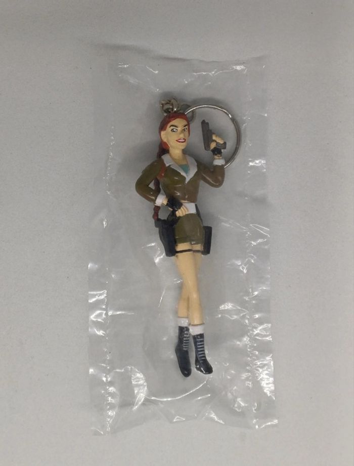 Porte clé Figurine Lara Croft Tomb Raider 2 Aviateur Aviator Veste