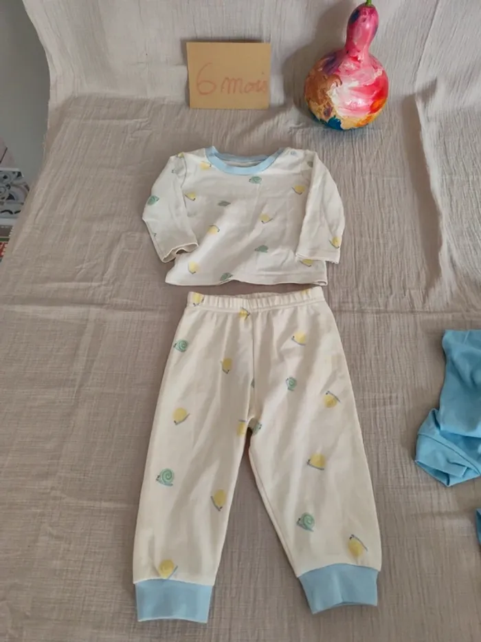 Lot pyjamas 6/9 mois - photo numéro 4