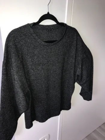 Pull noir