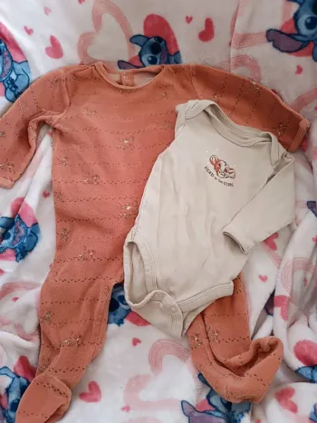 Ensemble Pyjamas+bodies taille 12 mois