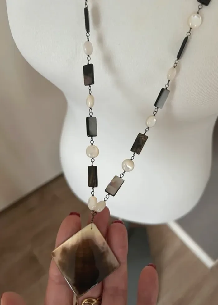 Collier sautoir en perles de nacre - photo numéro 2
