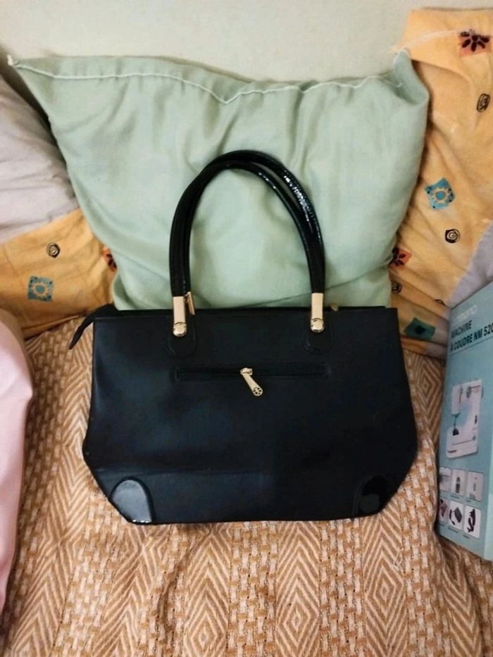 Sac noir à anse plusieurs poches y2k vintage