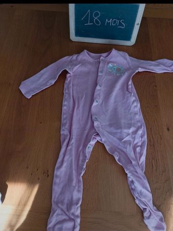 Pyjama taille 18 mois en très bon état