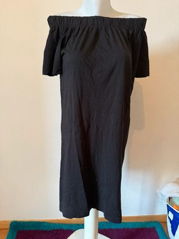 Lot de deux robes taille S en très bon état noir et orange H&M