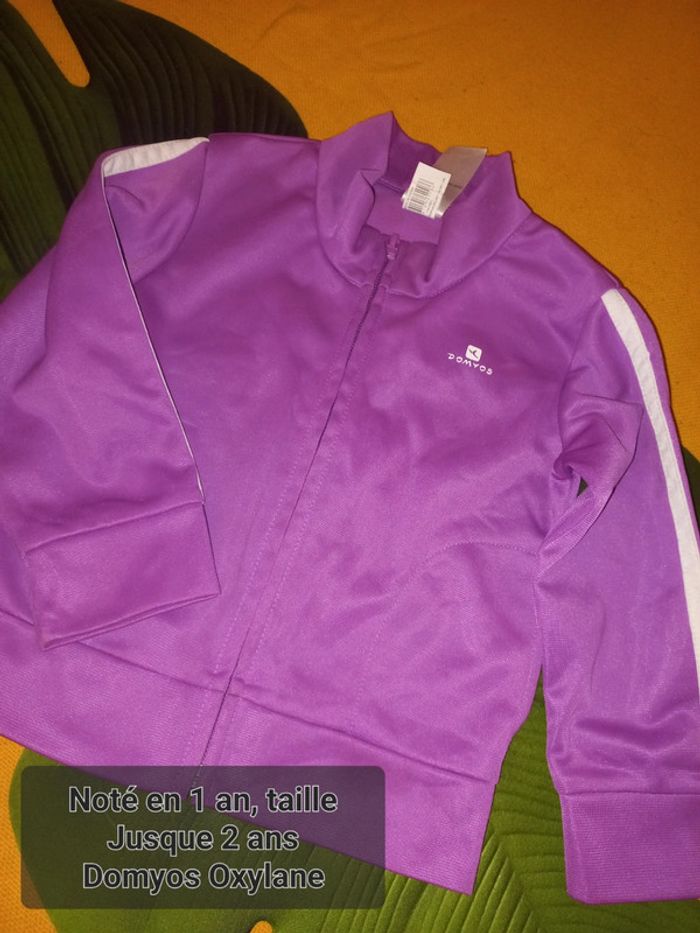 Beau gilet fushia lumineux Domyos toute saison