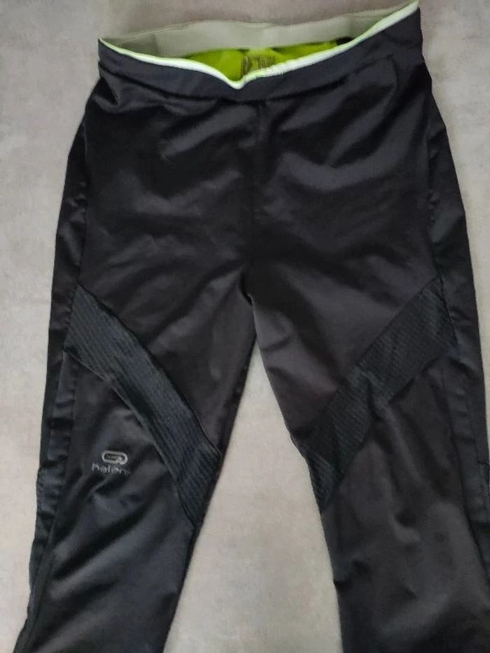 Leggings de sport Decathlon taille 34 noir et vert avec poche - photo numéro 4