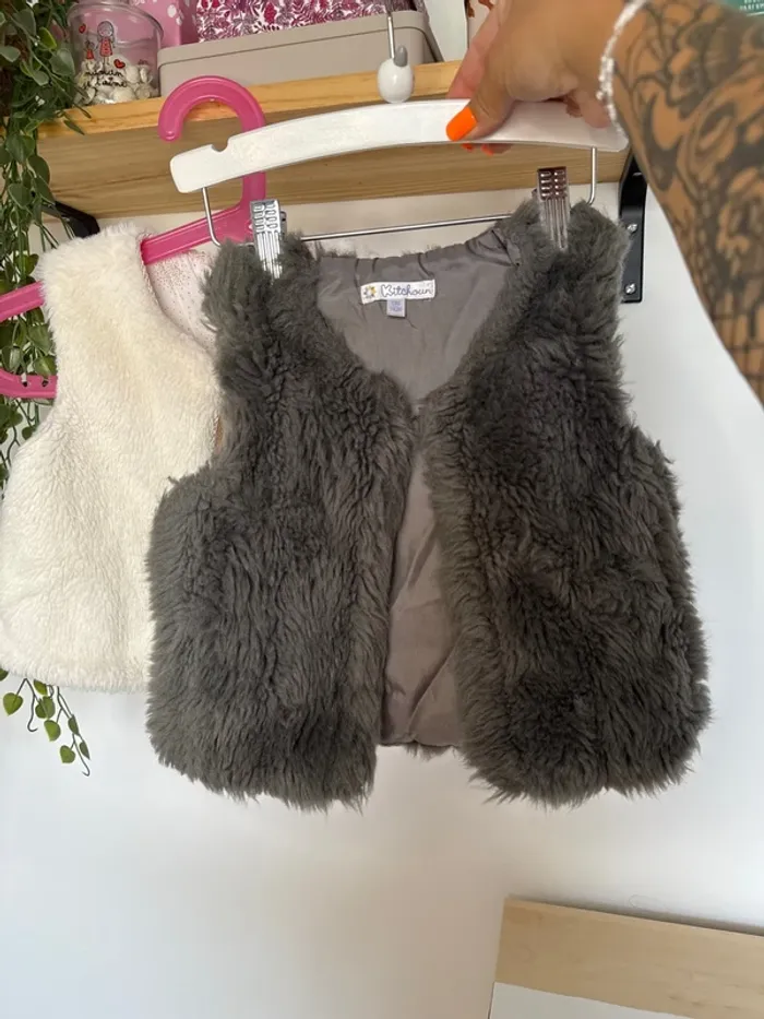 Lot 2 gilet sans manches 18mois - photo numéro 3
