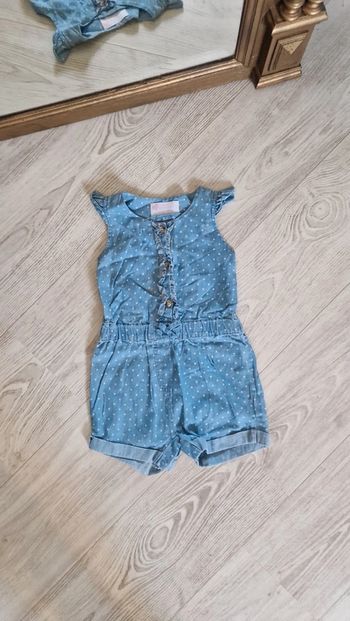 Combinaison short bleu jeans à petit pois Primark 🌼 24 / 36 mois