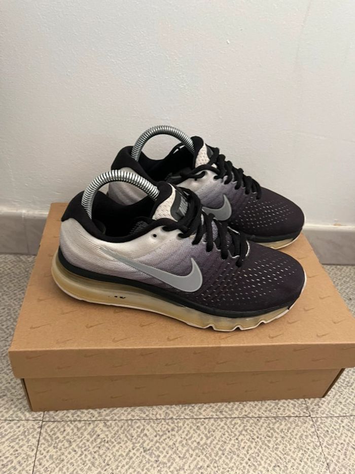 Baskets Nike AirMax 2017 Taille (37.5) - photo numéro 3