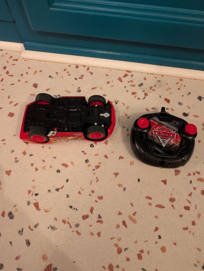 Flash McQueen télécommandée - photo numéro 5