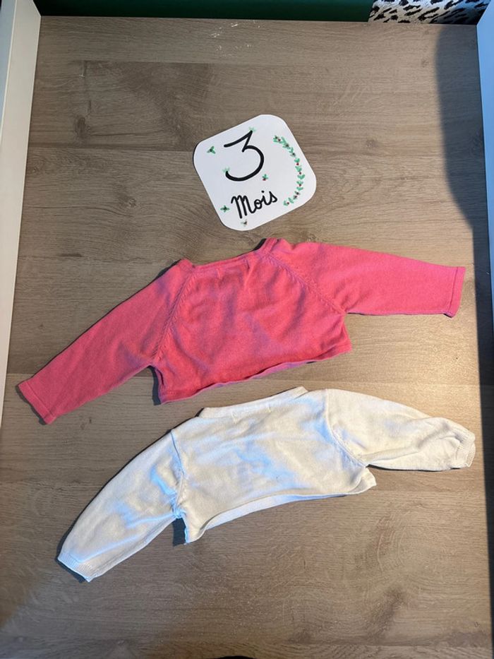 2 boléros filles 3 mois - photo numéro 2