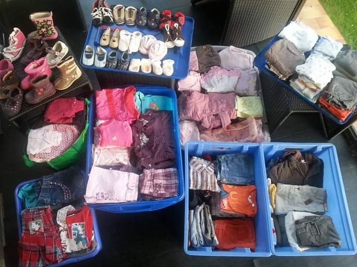 lots de chaussures et vêtements pour enfants - photo numéro 3