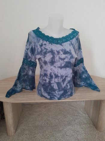 Pull manches asymétrique 💫Bleu délavé 💫dentelles💫Taille 44