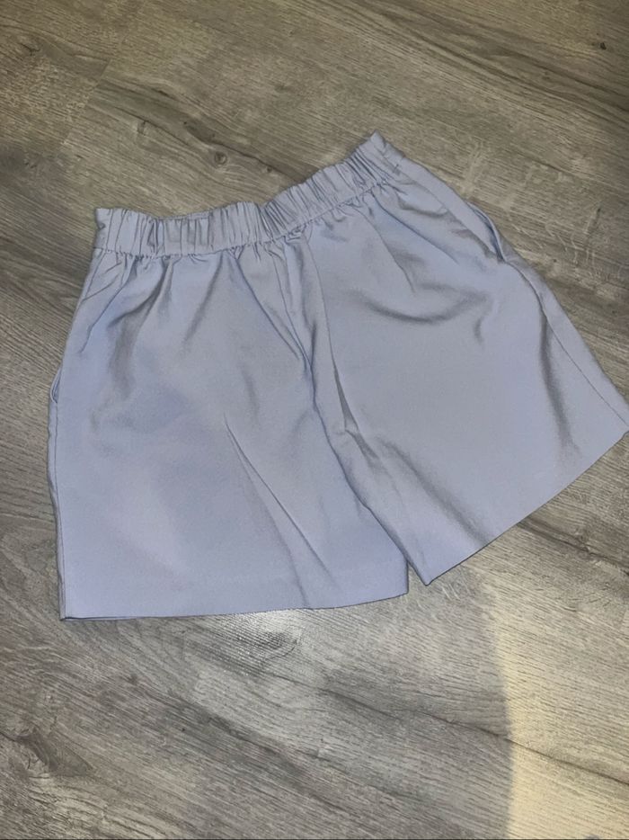 Short bleu ciel Kiabi taille 36 - photo numéro 2