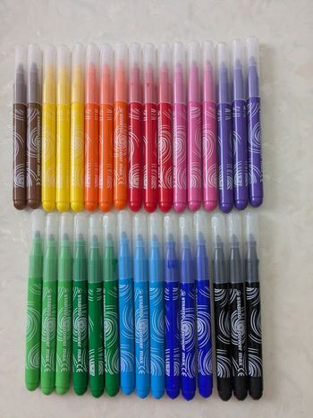 Lot de 32 feutres Stabilo Power max à pointe large.