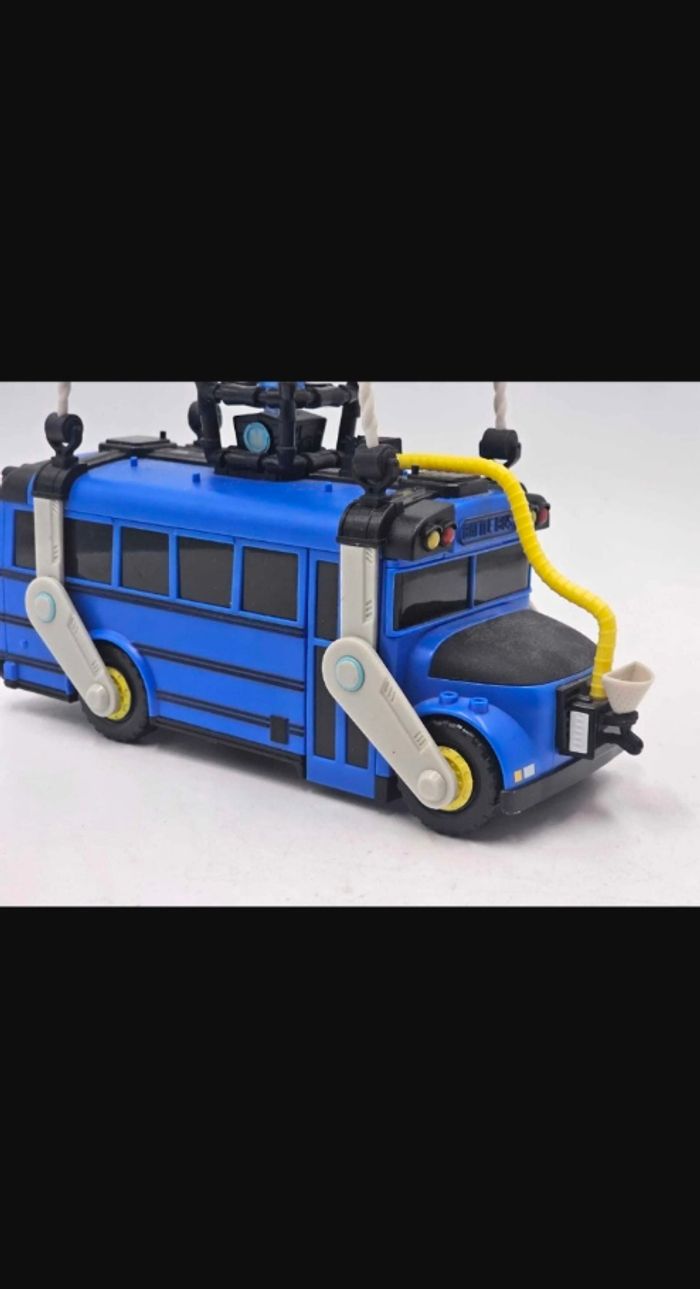 Battle Bus Fortnite - photo numéro 9
