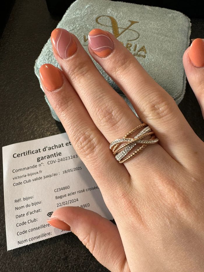 Bague acier rosé croisée et cristal blanc 🩷 - photo numéro 2