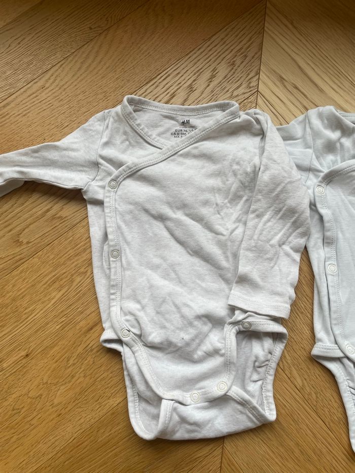 Lot 5 bodies ouverture devant 6-9 mois - photo numéro 7