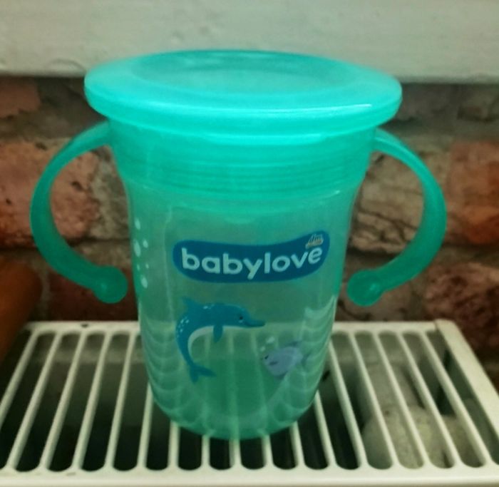 Gobelet magique bebe