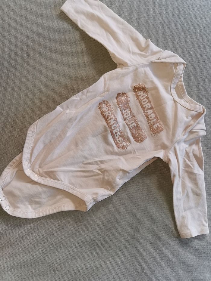 Lots de 5 bodies 6 mois - photo numéro 6