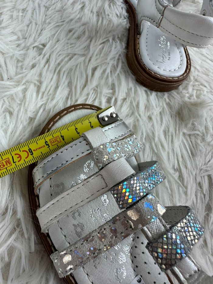 Paire de sandales argentés et blanches Babybotte taille 28 - photo numéro 9