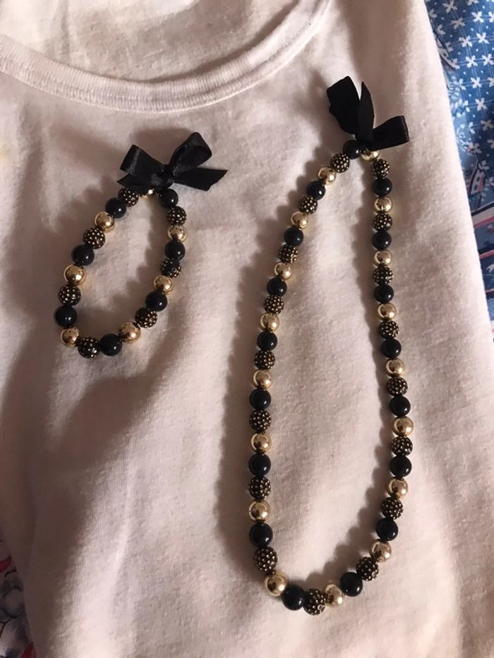 Collier et bracelet assortis