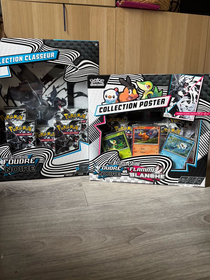 Classeur + poster foudre noire Pokémon