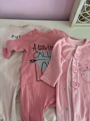Le lots de trois pyjamas