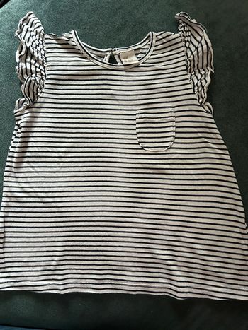 TEE shirt manches courtes volantées 3/4 ans