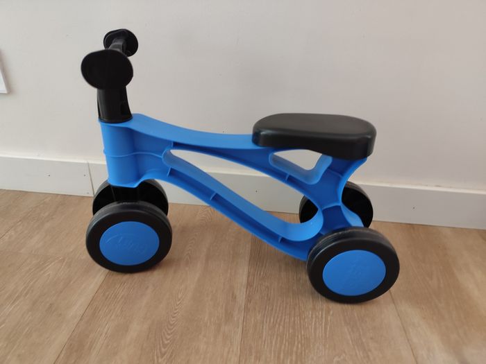 Petit vélo pousse pousse