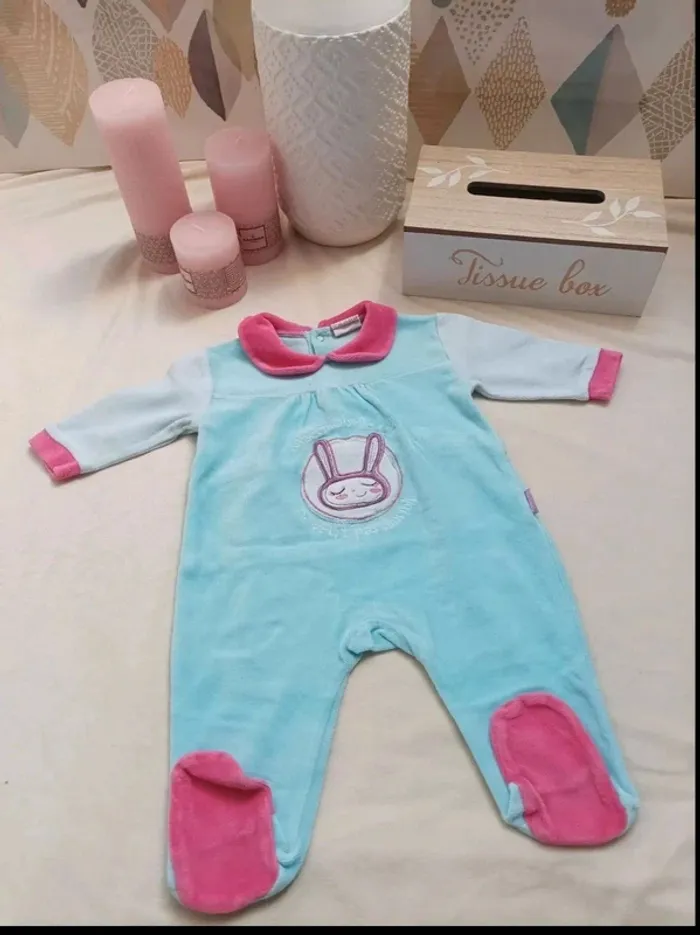 Grenouillère en velours petit col fille 6 mois