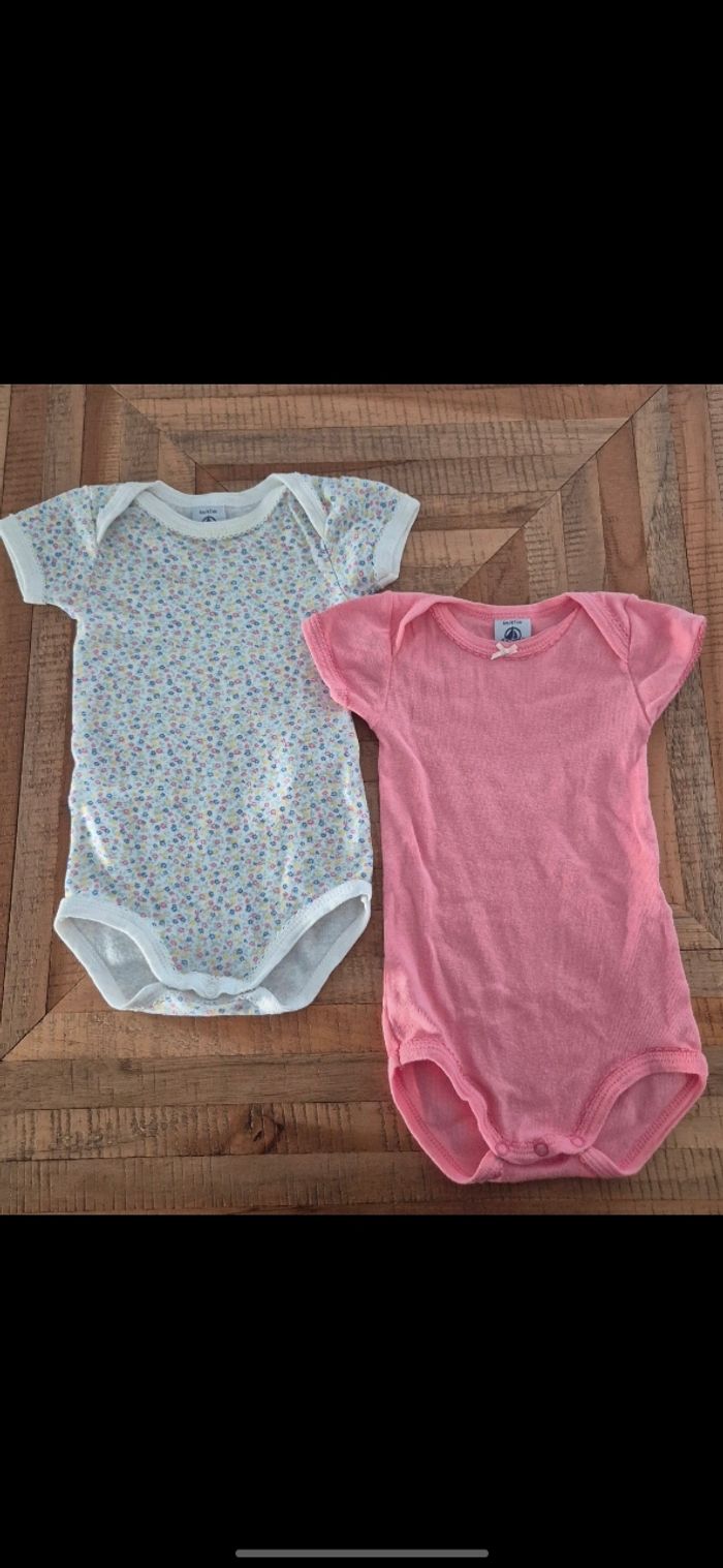 Lot 2 bodies petit bateau 6 mois