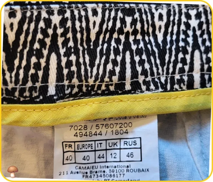Short motif ethnique noir et blanc - Camaïeu - Taille 40
- Femme - Très bon état - photo numéro 4