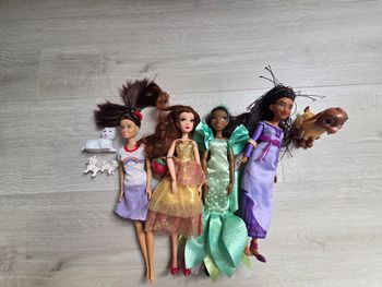 Lot poupées barbies disney