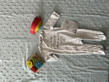 pyjama grenouillère en velours blanc inscription devant ouverture devant 6 mois gémo