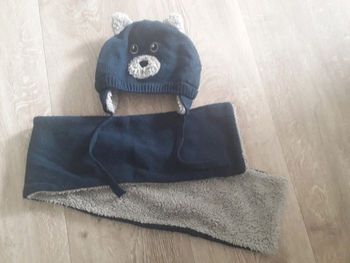 Écharpe et bonnet Gémo 9 mois
