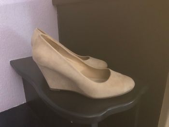 Escarpins compensés beige en daim