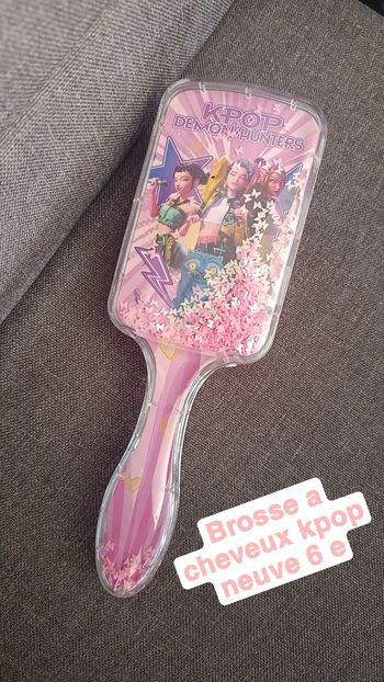 Brosse cheveux kpop neuve 