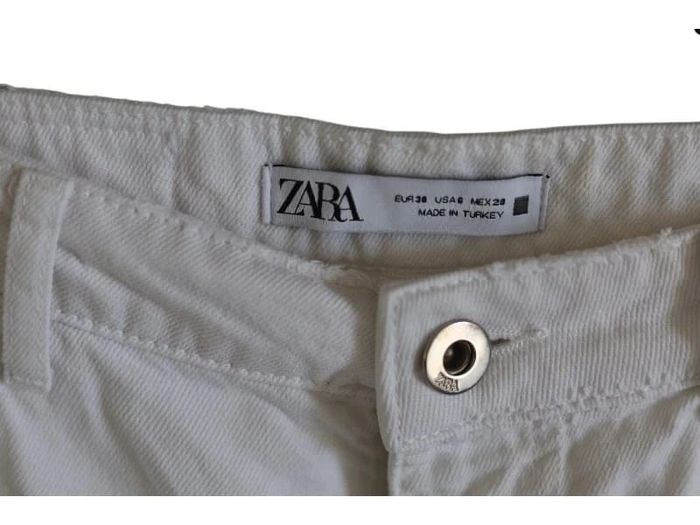 C59 short jeans blanc Zara 38 - photo numéro 3