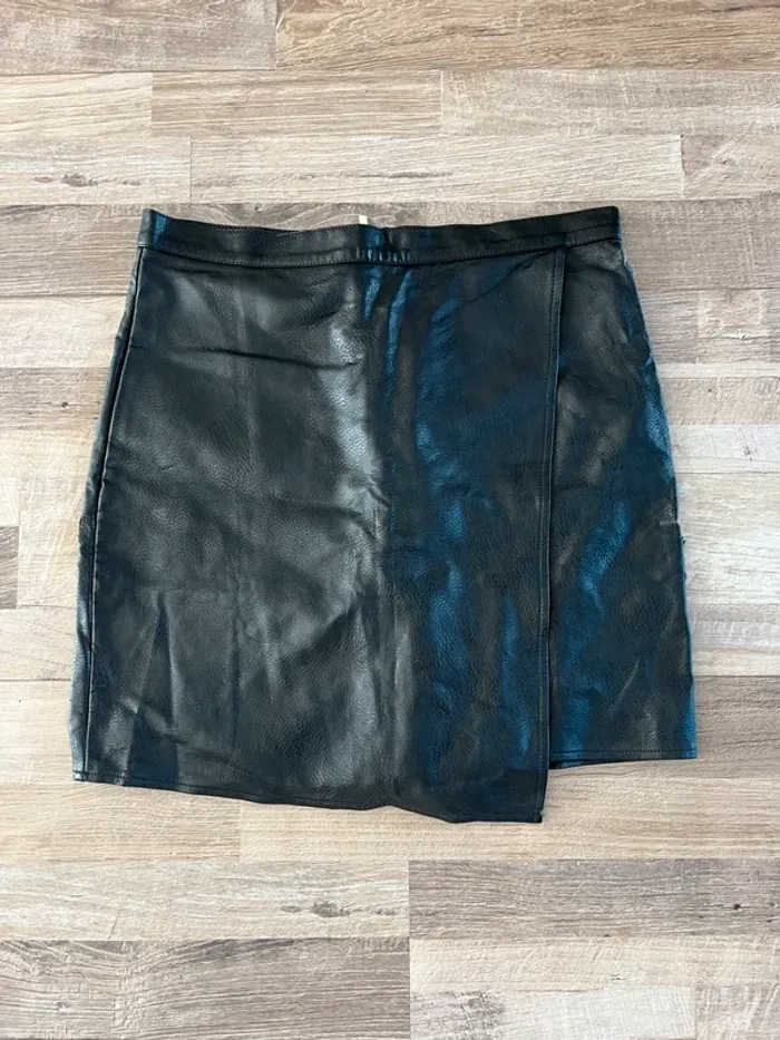Jupe noire chic similicuir t40